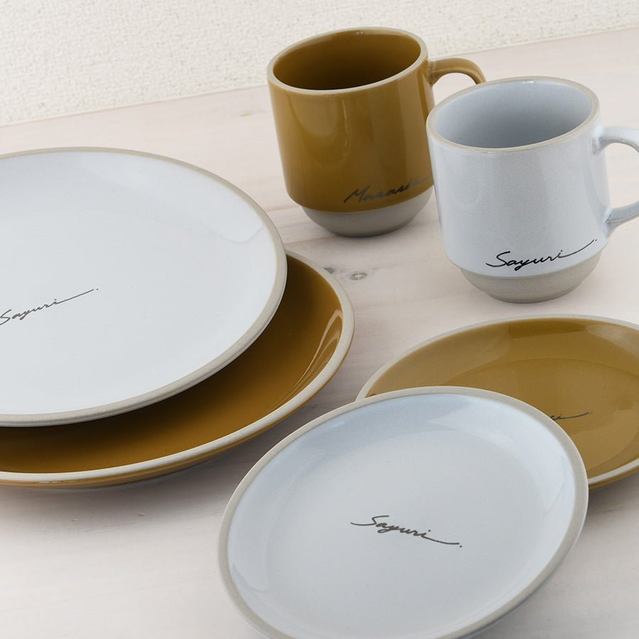 サインド・マッシュ*名入れマグ&プレート2種 ペア食器セット(計6点・ギフトBOX付き) 結婚祝い 還暦祝い 記念日 おしゃれ - オーダーギフト ももやま 本店