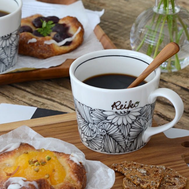 サインド・フラワー*名入れマグカップ+ドリップコーヒー(6パック・ギフトBOX付き) 還暦祝い 誕生日 記念日 おしゃれ 送別記念品 - オーダーギフト ももやま 本店